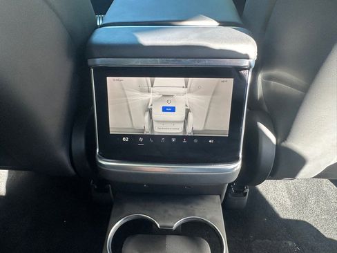 Used 2022 Tesla Model X image 54