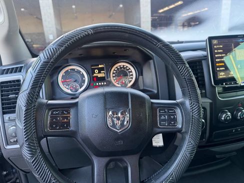 Used 2017 RAM 1500 Express RWD image 5