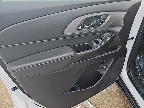 Used 2023 Chevrolet Traverse LT w/ Rear Camera Mirror Package image 17