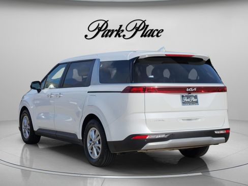 Used 2023 Kia Carnival LX image 3