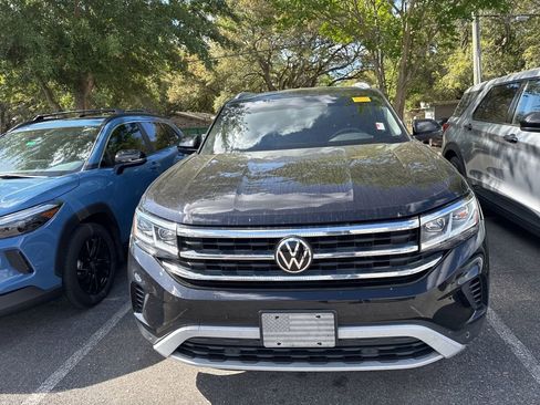 Used 2021 Volkswagen Atlas Cross Sport SE w/ Panoramic Sunroof Package image 2