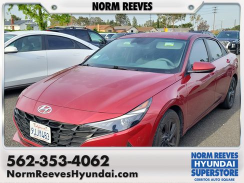 Used 2023 Hyundai Elantra SEL image 1