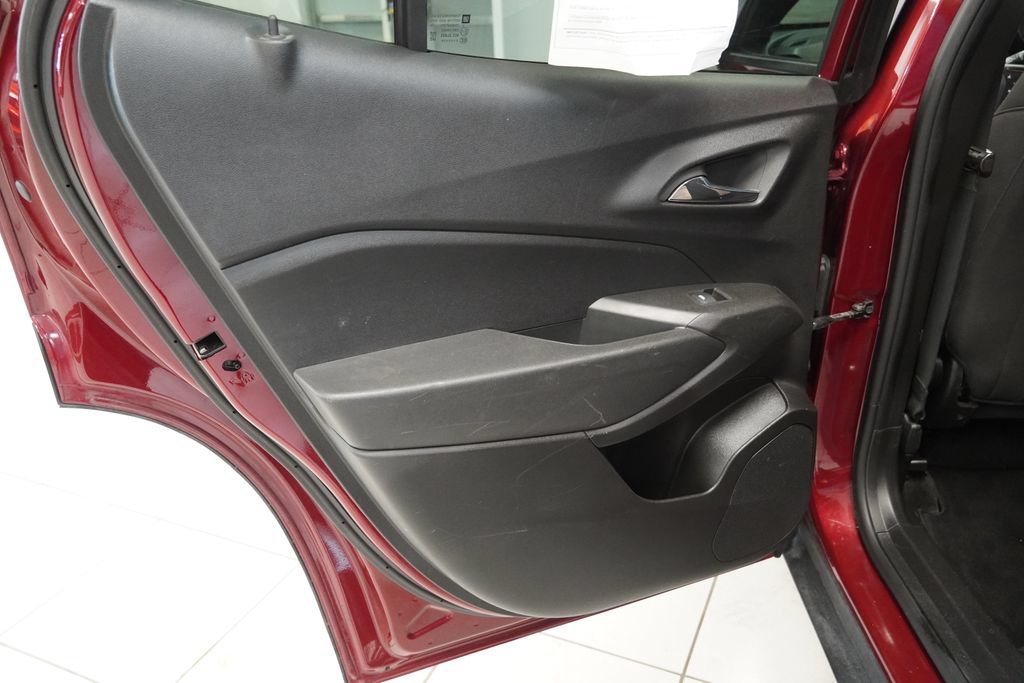 Used 2024 Chevrolet Trax RS FWD image 24