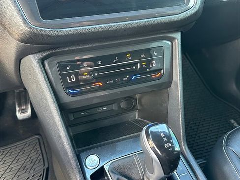 Used 2023 Volkswagen Tiguan SE R-Line image 18