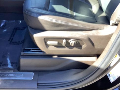 Used 2023 GMC Sierra 3500 Denali w/ Denali Ultimate Package image 16