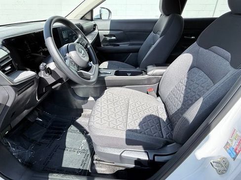 Used 2025 Nissan Kicks SV AWD/4WD image 14