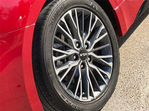 Used 2024 Kia Forte GT-Line w/ GT-Line Premium Package image 9