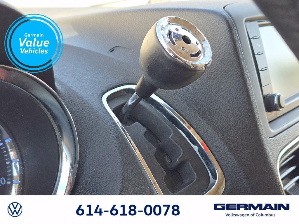 Used 2014 Chrysler Town & Country Touring FWD image 22
