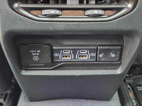 Used 2023 Jeep Grand Cherokee Limited w/ Black Appearance Package AWD/4WD image 26