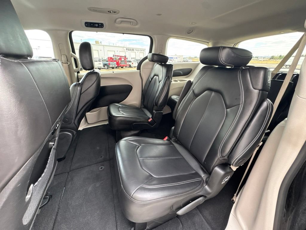 Used 2023 Chrysler Pacifica Touring-L FWD image 31