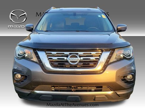 Used 2017 Nissan Pathfinder SV image 3