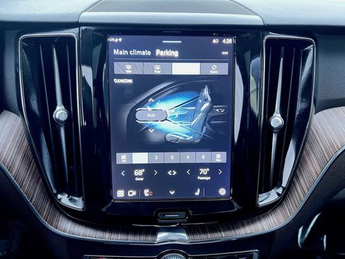 Used 2023 Volvo XC60 B5 Plus w/ Climate Package image 21