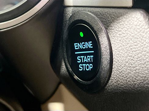 Used 2022 Ford Escape SE image 24