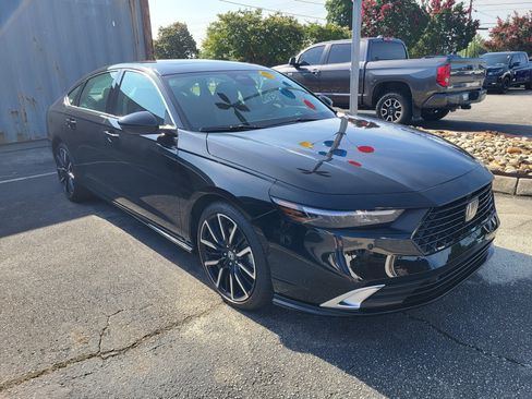 Used 2025 Honda Accord Touring image 3