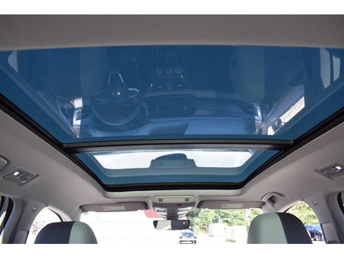 Used 2023 Volkswagen Taos SE w/ Panoramic Sunroof Package image 39