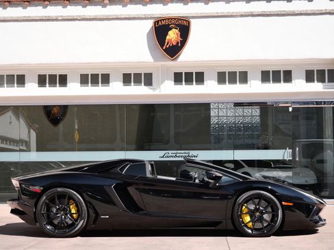Used 2014 Lamborghini Aventador LP 700-4 AWD/4WD image 2