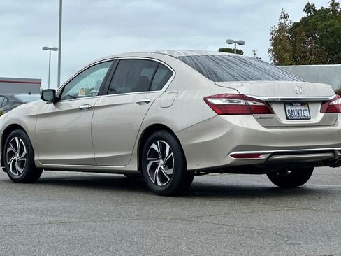Used 2017 Honda Accord LX image 7