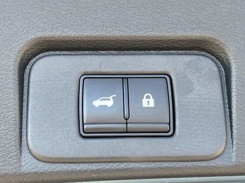 Used 2022 Nissan Rogue Platinum w/ Head-Up Display Package FWD image 12