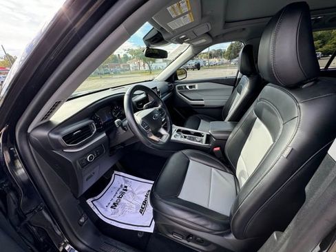Used 2023 Ford Explorer XLT w/ XLT Sport Appearance Package image 10