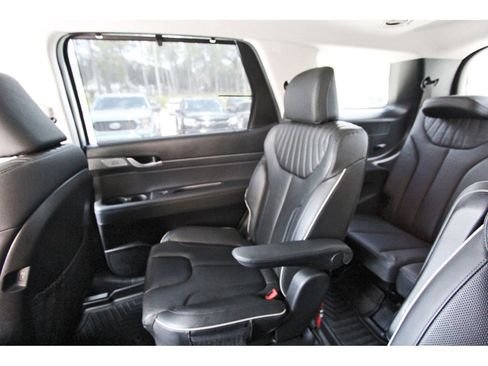 Used 2023 Hyundai Palisade Limited FWD image 13