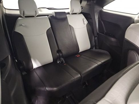 Used 2025 Toyota Sienna XSE FWD image 34