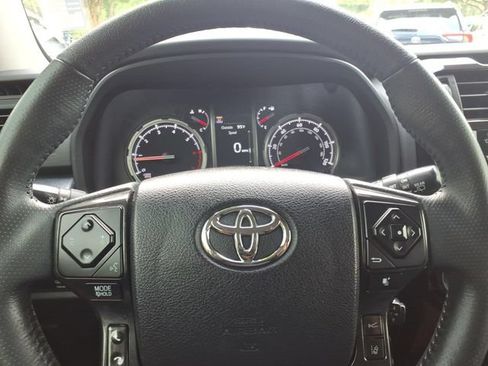 Used 2022 Toyota 4Runner TRD Off-Road Premium AWD/4WD image 20