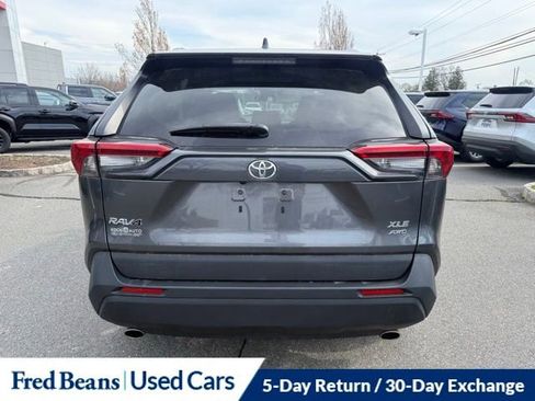 Used 2021 Toyota RAV4 XLE w/ Convenience Package image 7