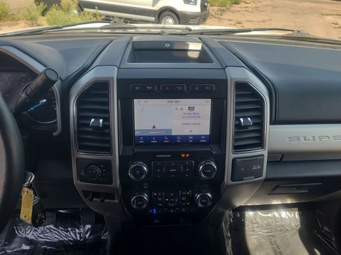 Used 2020 Ford F350 Lariat w/ Lariat Value Package AWD/4WD image 12