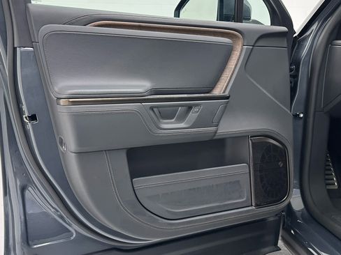Used 2025 Rivian R1S Premium AWD/4WD image 25