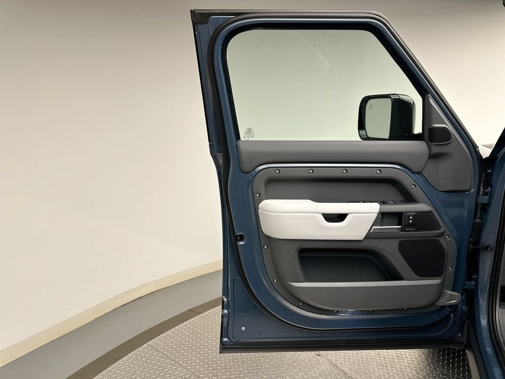 New 2026 Land Rover Defender 110 S AWD/4WD image 9