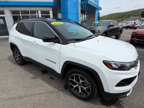 Used 2025 Jeep Compass Limited AWD/4WD image 12