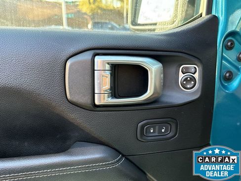 Used 2019 Jeep Wrangler Unlimited Sahara image 16