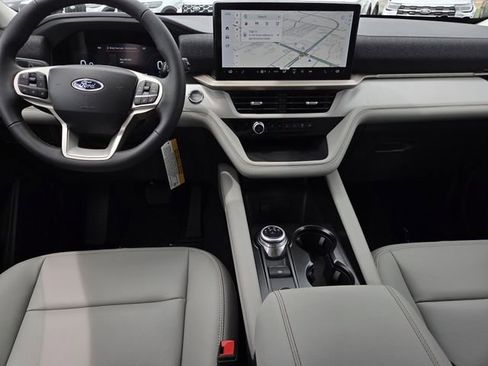 New 2026 Ford Explorer Active RWD image 5