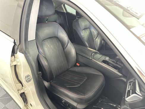 Used 2018 Maserati Ghibli RWD image 23