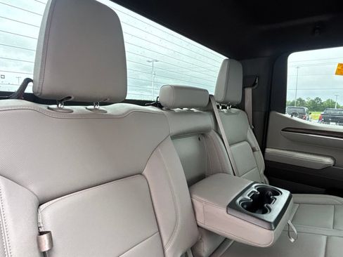 Used 2025 GMC Sierra 1500 SLT AWD/4WD image 31