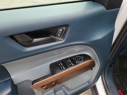 Used 2024 Ford Maverick Lariat image 21