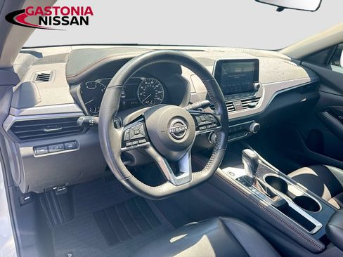 Used 2023 Nissan Altima 2.5 SR FWD image 11