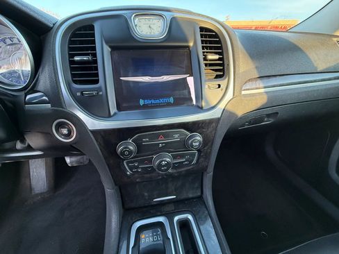Used 2018 Chrysler 300 Limited image 20