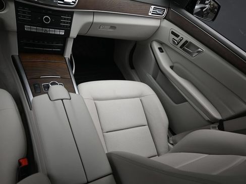 Used 2016 Mercedes-Benz E 350 4MATIC Sedan image 15