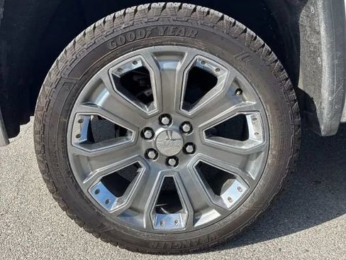 Used 2018 GMC Sierra 1500 SLT AWD/4WD image 19