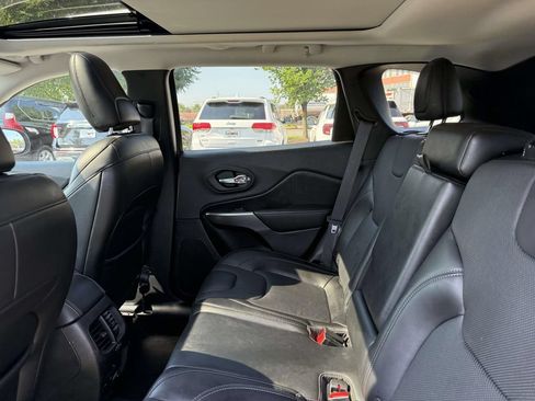 Used 2019 Jeep Cherokee Limited AWD/4WD image 18