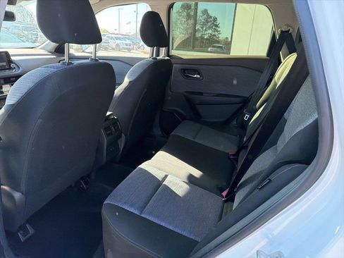 Used 2023 Nissan Rogue SV image 5