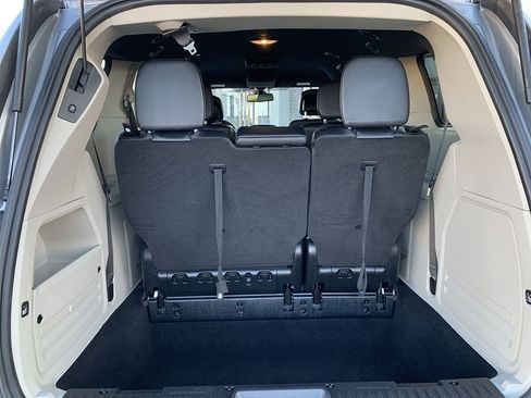 Used 2019 Dodge Grand Caravan SXT image 12