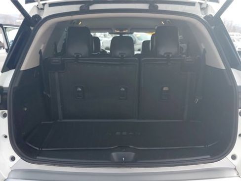 Used 2022 Nissan Pathfinder SL w/ SL Black Package image 29