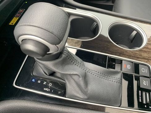 Certified 2025 Toyota Sienna Platinum AWD/4WD image 25