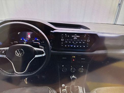 Used 2024 Volkswagen Taos SE FWD image 5