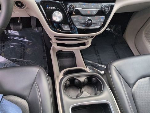 Used 2023 Chrysler Pacifica Touring-L image 22