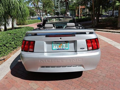 Used 2004 Ford Mustang Convertible image 21