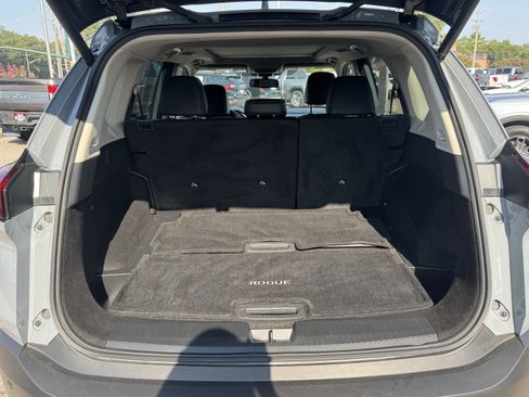 Used 2023 Nissan Rogue SL w/ SL Premium Package image 13