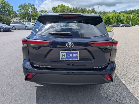 Used 2024 Toyota Highlander XLE AWD/4WD image 4